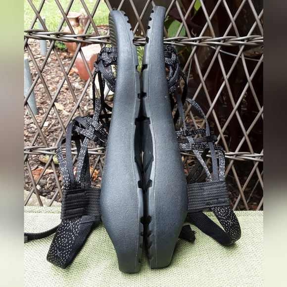 Chaco Women's Black Outdoor Sandal Size 10. - Picture 11 of 12